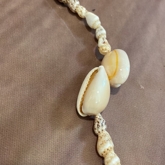 Shell Necklace 16" - Picture 3 of 9